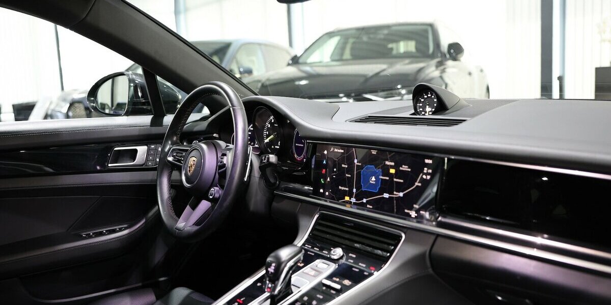 Porsche Panamera 4S E-Hybrid / PANORAMA / NEU 163000EURO 117.000 km 74.777 &euro; Hamm 59077