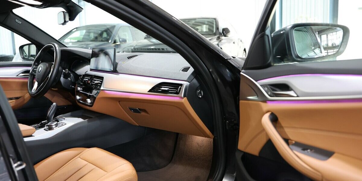 BMW 530e Touring INNOVATION / GREY & BROWN / LASER 80.000 km 29.995 &euro; Hamm 59077